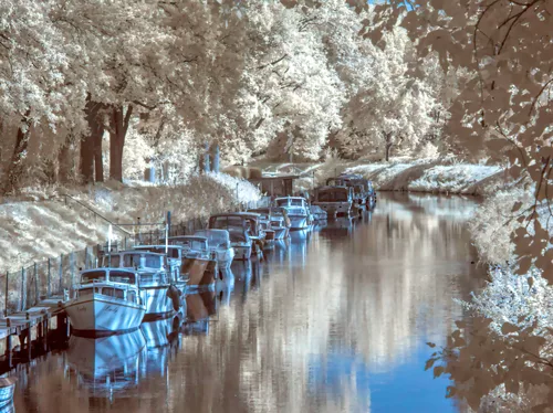 Boote auf dem Ems-Vechte-Kanal (infrarot)