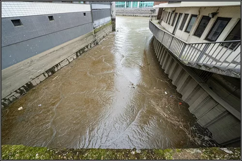 Wasser weg, Schlamm bleibt