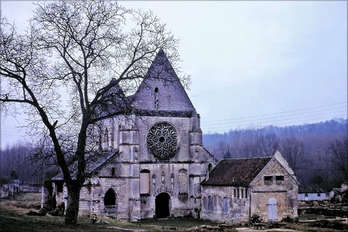 Bonneuil-en-Valois (60) Abbaye de Lieu-Restauré. (février 1976). (Diapositive numérisée).